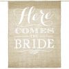 Πινακίδα γάμου "Here comes the bride"
