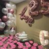 Σύνθεση μπαλονιών ροζ-χρυσό και άσπρο με αριθμούς