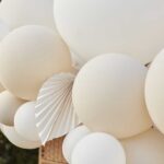DIY Λευκό Κρεμ Γιρλάντα με Μπαλόνια