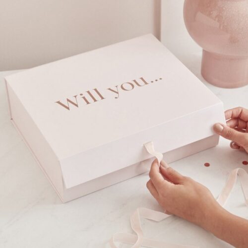 Ροζ Κουτί - Will You Be My Bridesmaid?