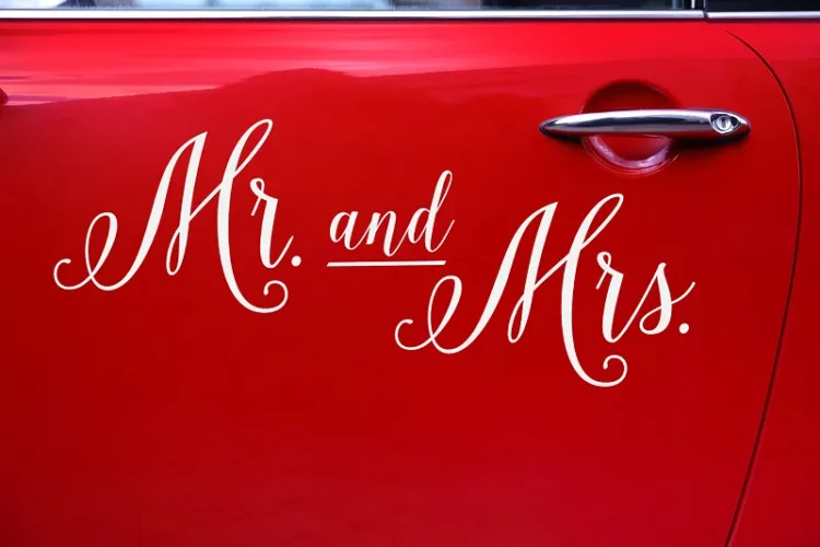 Αυτοκόλλητο αυτοκινήτου γάμου “Mr and Mrs”