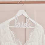 Ξύλινη λευκή Κρεμάστρα "Bride"