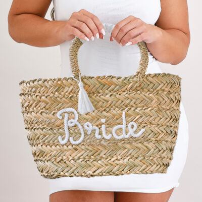 Ψάθινη τσάντα νύφης με φούντες "Bride"