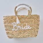 Ψάθινη τσάντα νύφης με φούντες "Bride"