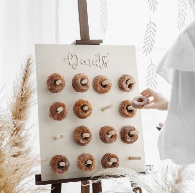 Ξύλινο Donut Wall
