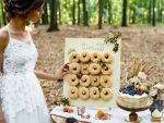 Ξύλινο Donut Wall