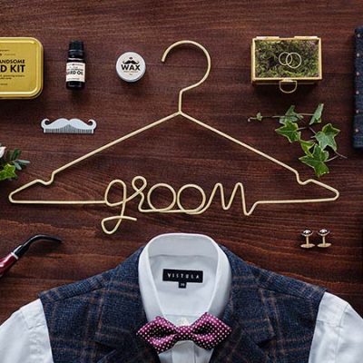 Μεταλλική χρυσή κρεμάστρα Groom