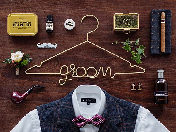 Μεταλλική χρυσή κρεμάστρα Groom