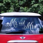 Αυτοκόλλητο αυτοκινήτου γάμου “Mr and Mrs”