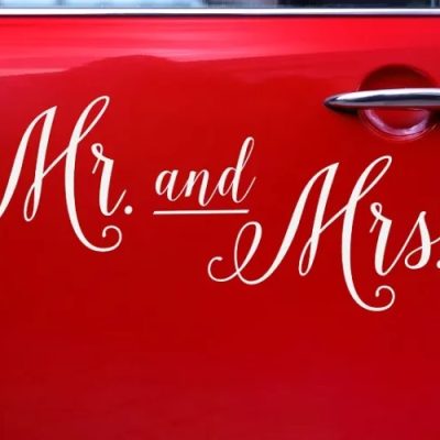Αυτοκόλλητο αυτοκινήτου γάμου “Mr and Mrs”