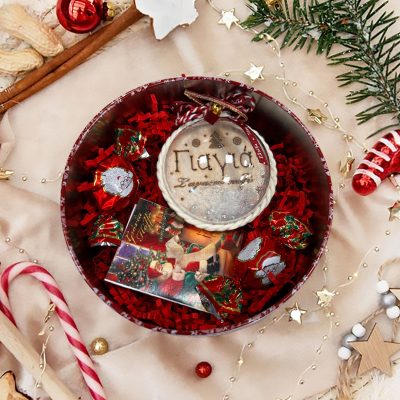 Χριστουγεννιάτικο κουτί με Δώρα - Γιαγιά