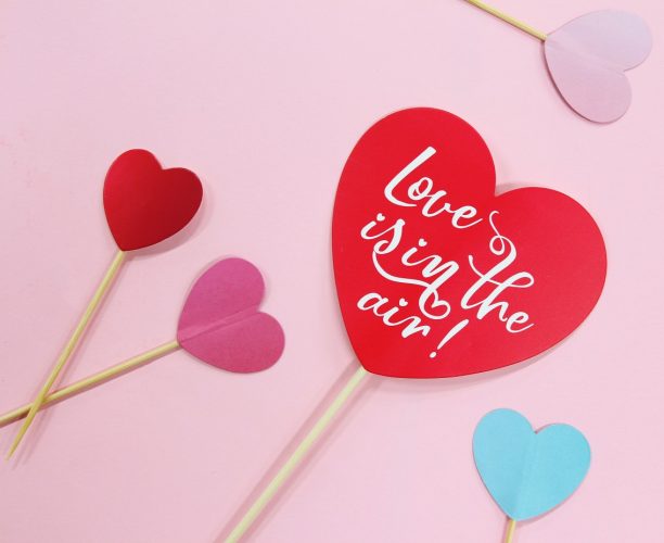 Topper τούρτας καρδιά Love is in the air