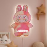 Ξύλινο φωτιστικό LABUBU (35 εκ)