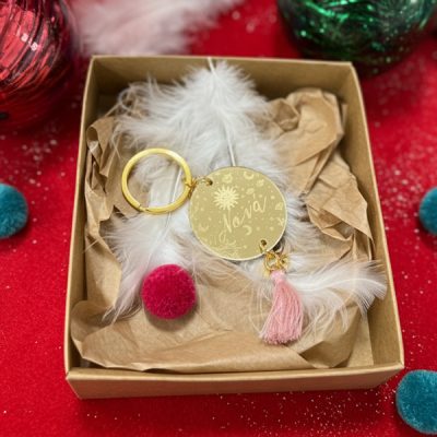 Χριστουγεννιάτικο Γούρι Mπρελόκ για Νονά ή Νονό – "Χρυσό Plexi Με Χάραξη"